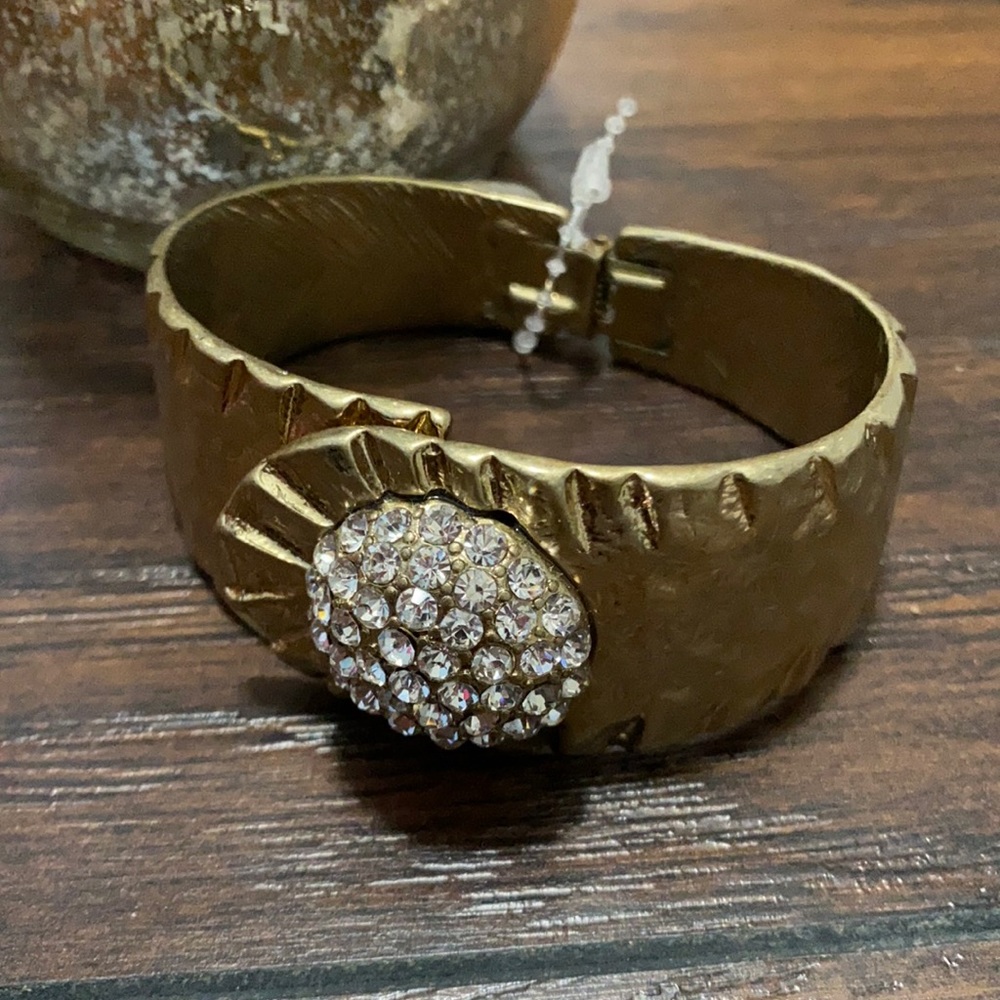 Chico’s gold color hinged bangle NWT